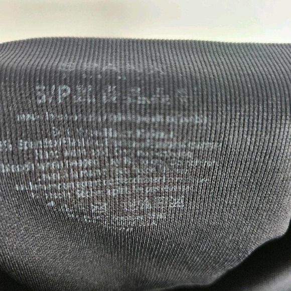 Spanx. Look at Me Now Seamless Cropped Leggings. Black. Small. - Picture 8 of 9